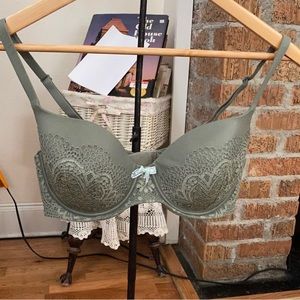 💥Sale. Victoria’s Secret Body by Victoria Lined Demi Bra size 38C